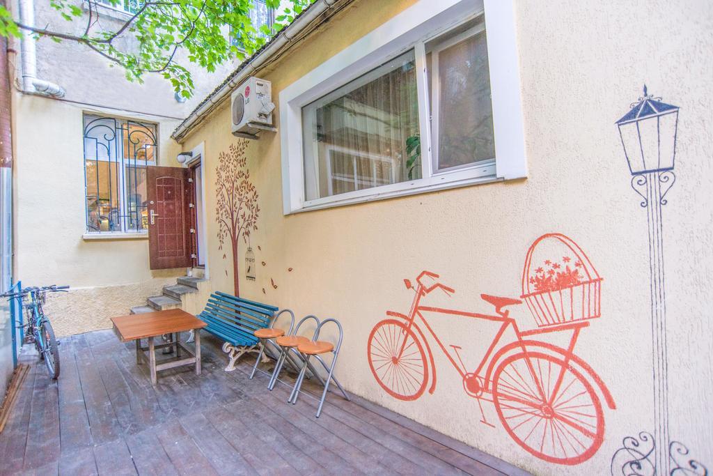 Hostel Berloga Odessa Eksteriør billede